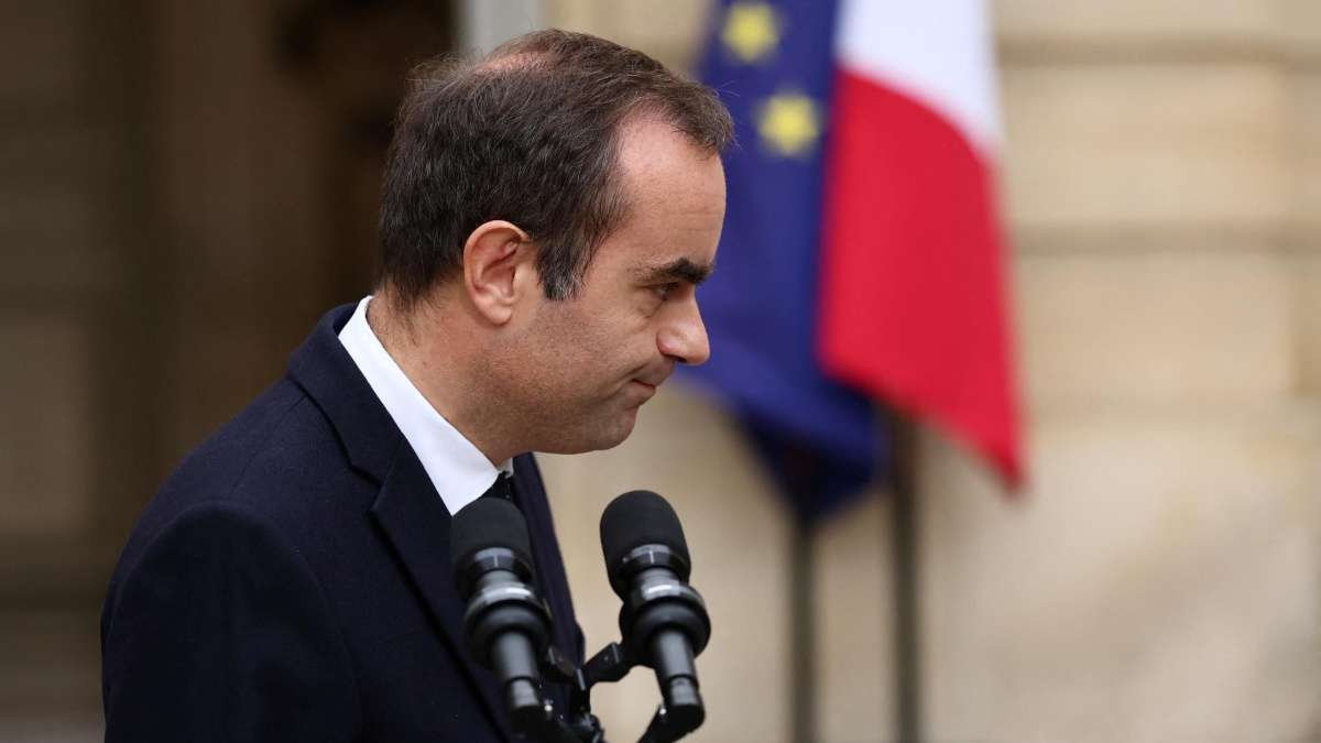 Dimite el "primer ministro de la noche"