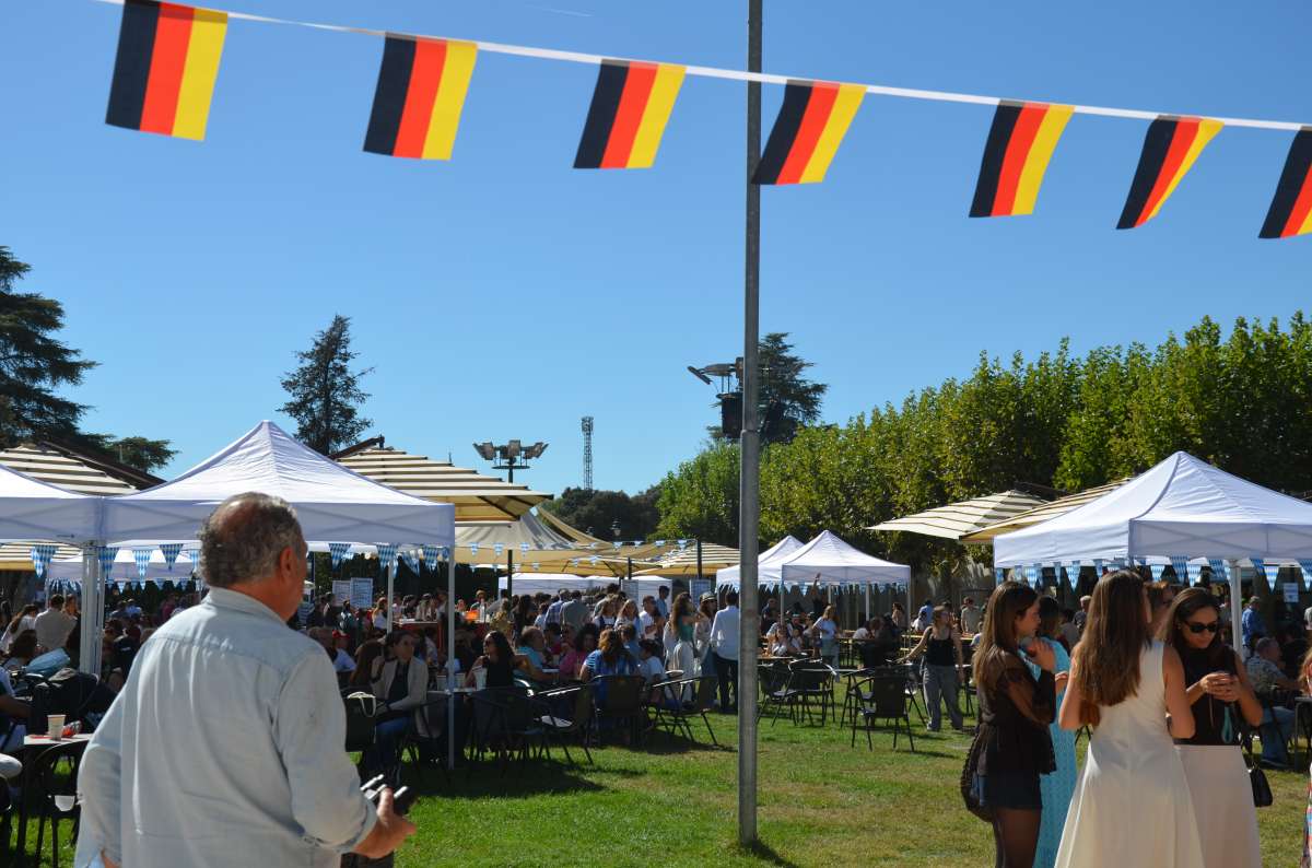 Oktoberfest, ocio y caballos: el hipódromo se llena de vida y diversión los domingos