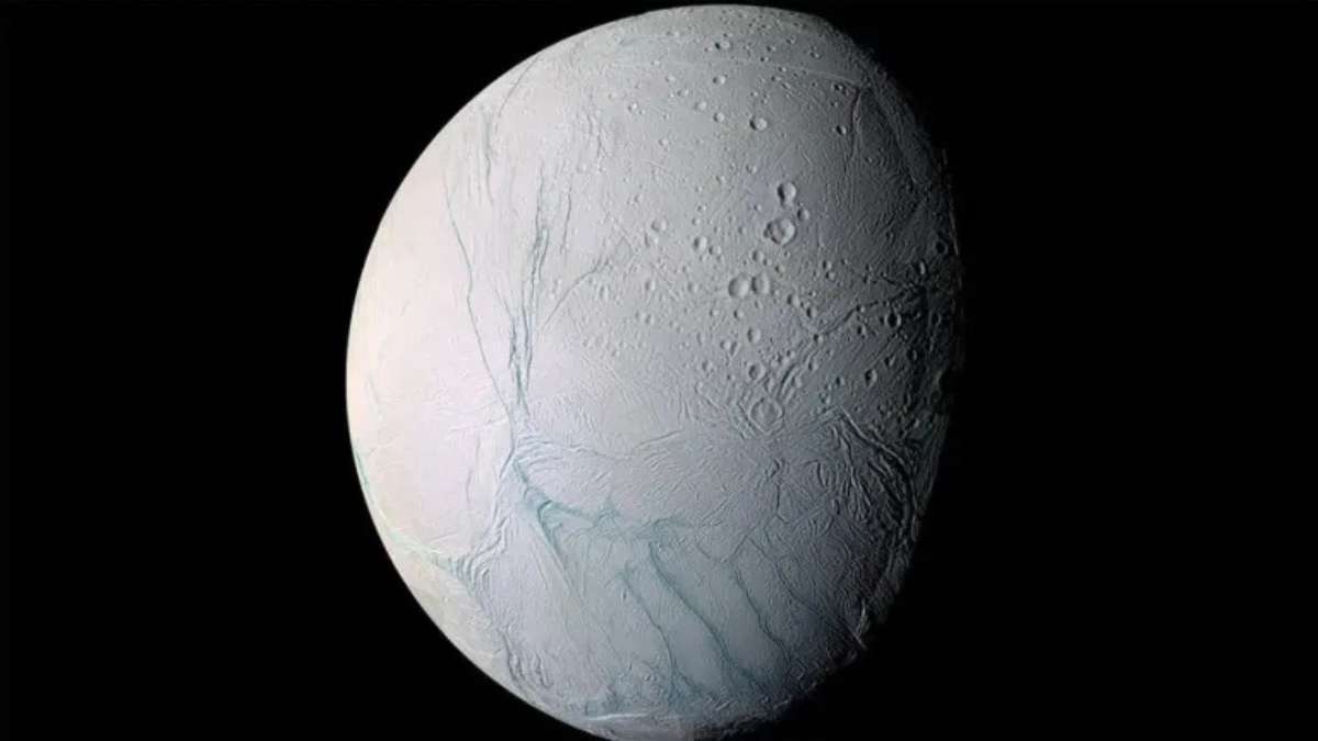 Los científicos descubren moléculas precursoras de la vida en la luna Encélado (Júpiter)