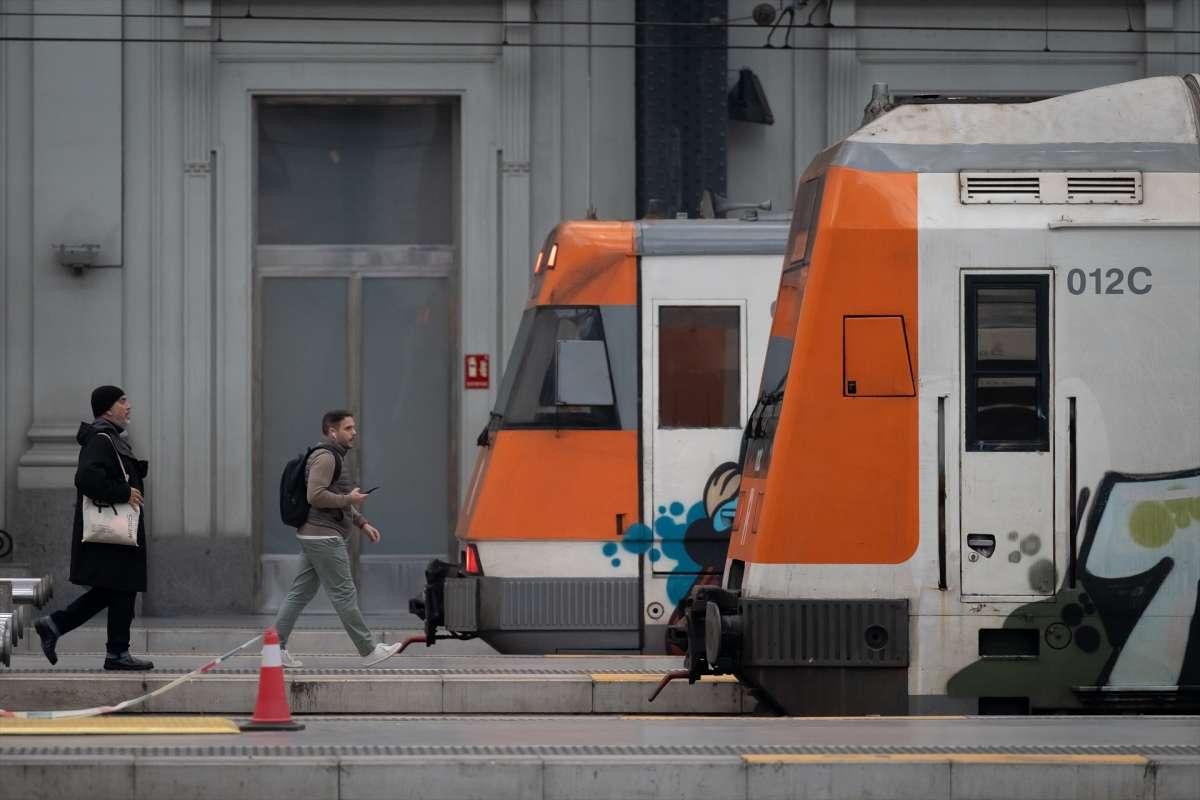 El colapso en Rodalies se enquista: casi la mitad de sus trenes circula con retraso