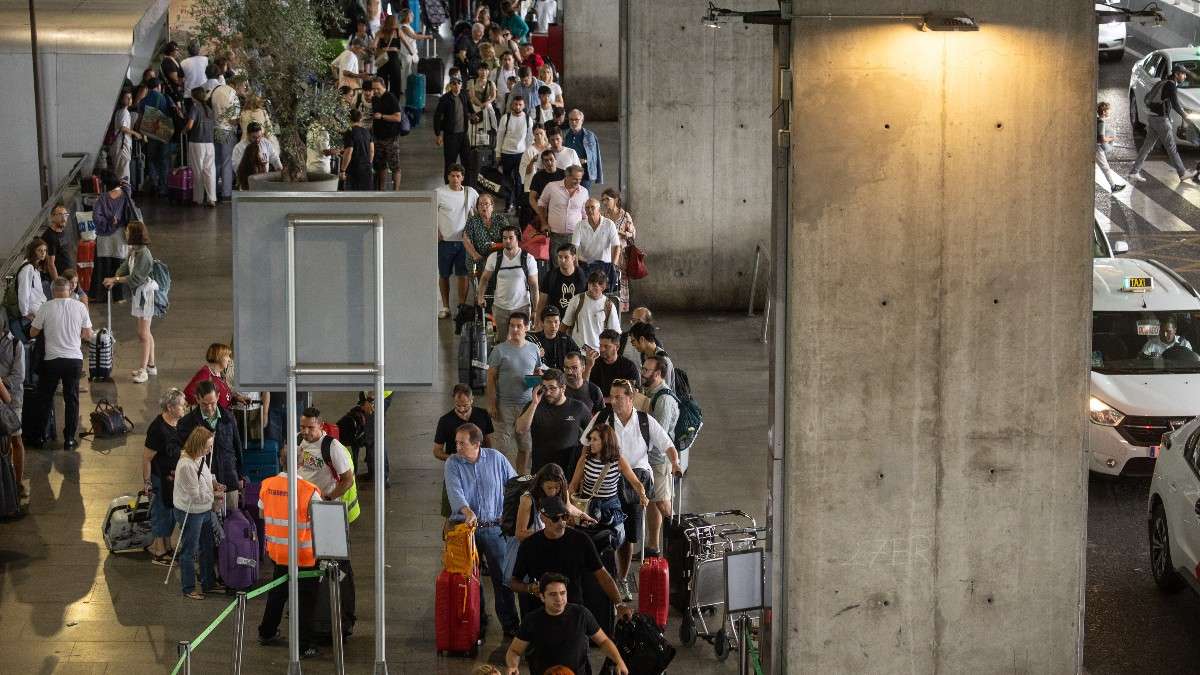 Exceltur carga contra Aena y Adif por las deficiencias en el transporte: "Es lamentable"