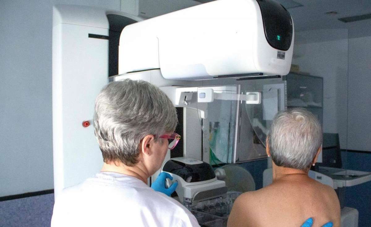 La presión social y judicial obliga a la Junta a adoptar “medidas urgentes” con el cribado de cáncer de mama
