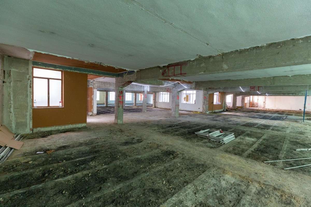 Los vecinos del edificio derrumbado en Madrid apuntan a una grúa instalada en verano: “No sabemos cuándo volveremos”