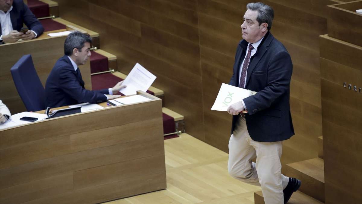 Un sondeo del PP lo mantiene al frente del Gobierno valenciano pero con mayor dependencia de Vox