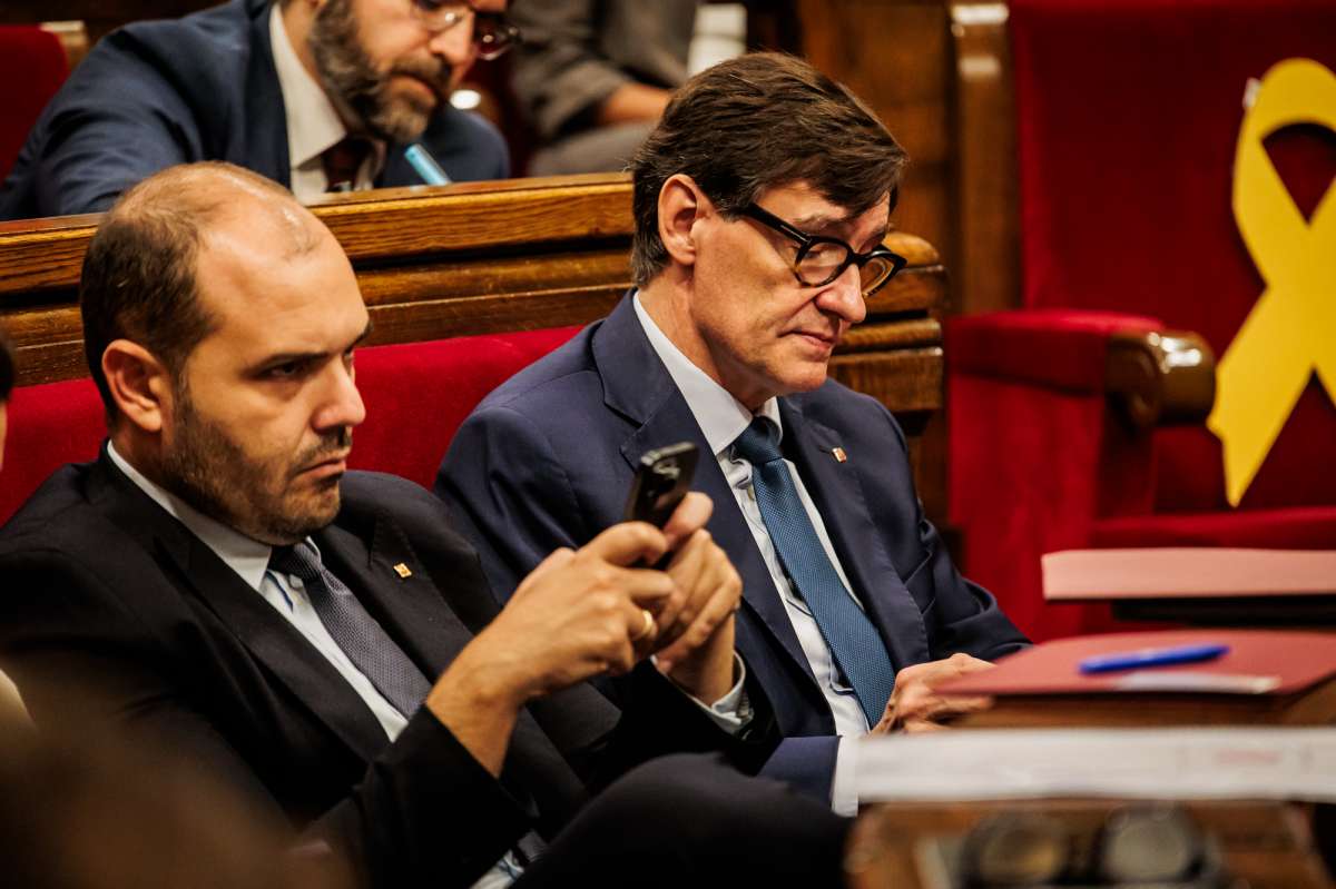 Junts y ERC presionan a Illa en el Parlament para que exija a Sánchez un referéndum y el cupo catalán