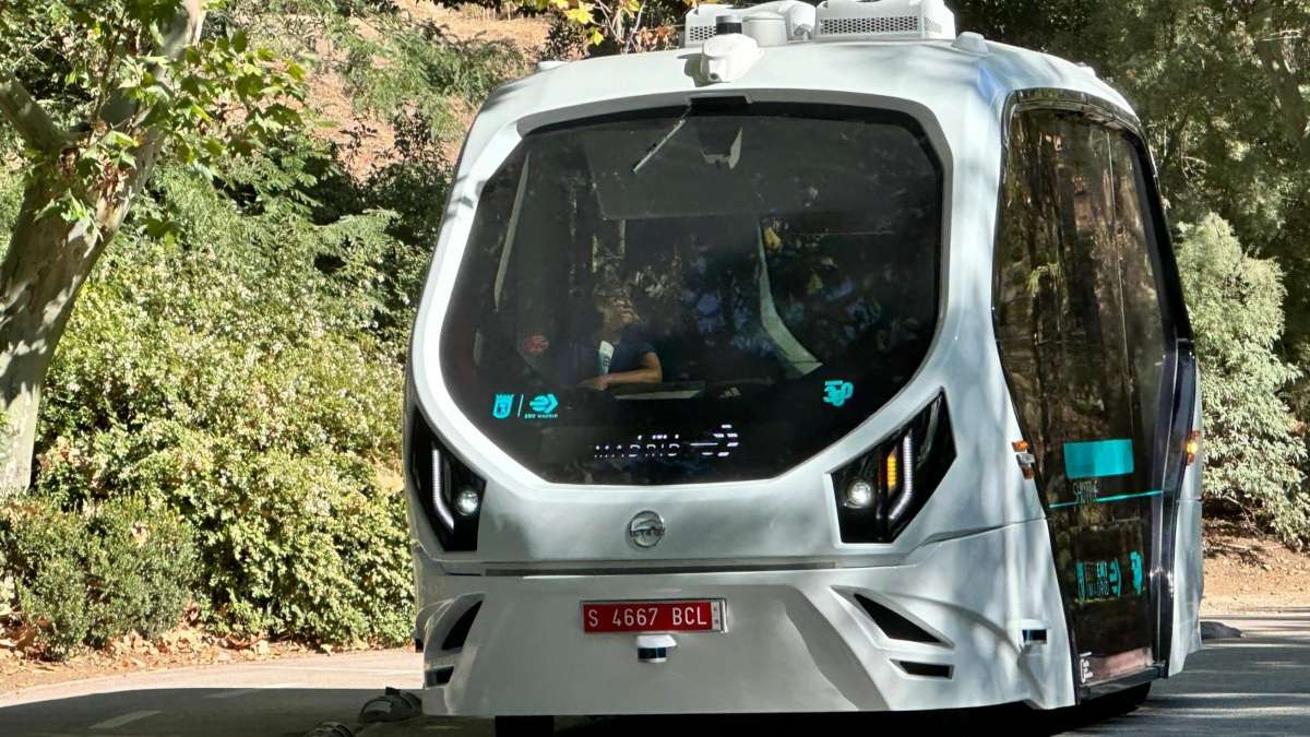 A bordo del primer autobús sin conductor de España: un viaje “a lo Blade Runner”… y a 15 km/h