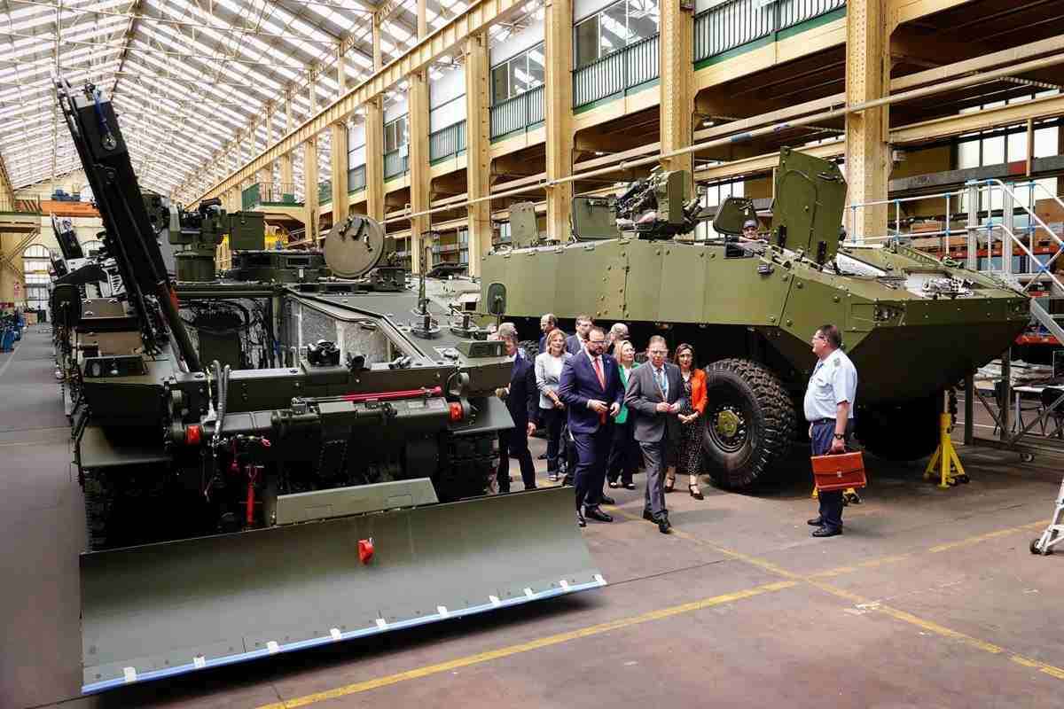 Uría Menéndez asesora a General Dynamics en su pugna con Indra por los contratos del Ejército