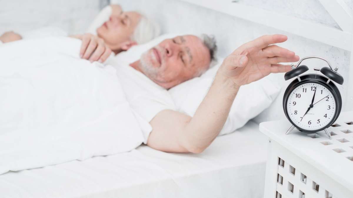 Este es el truco más efectivo para dormir bien a partir de los 60 años, más allá de las infusiones y la melatonina