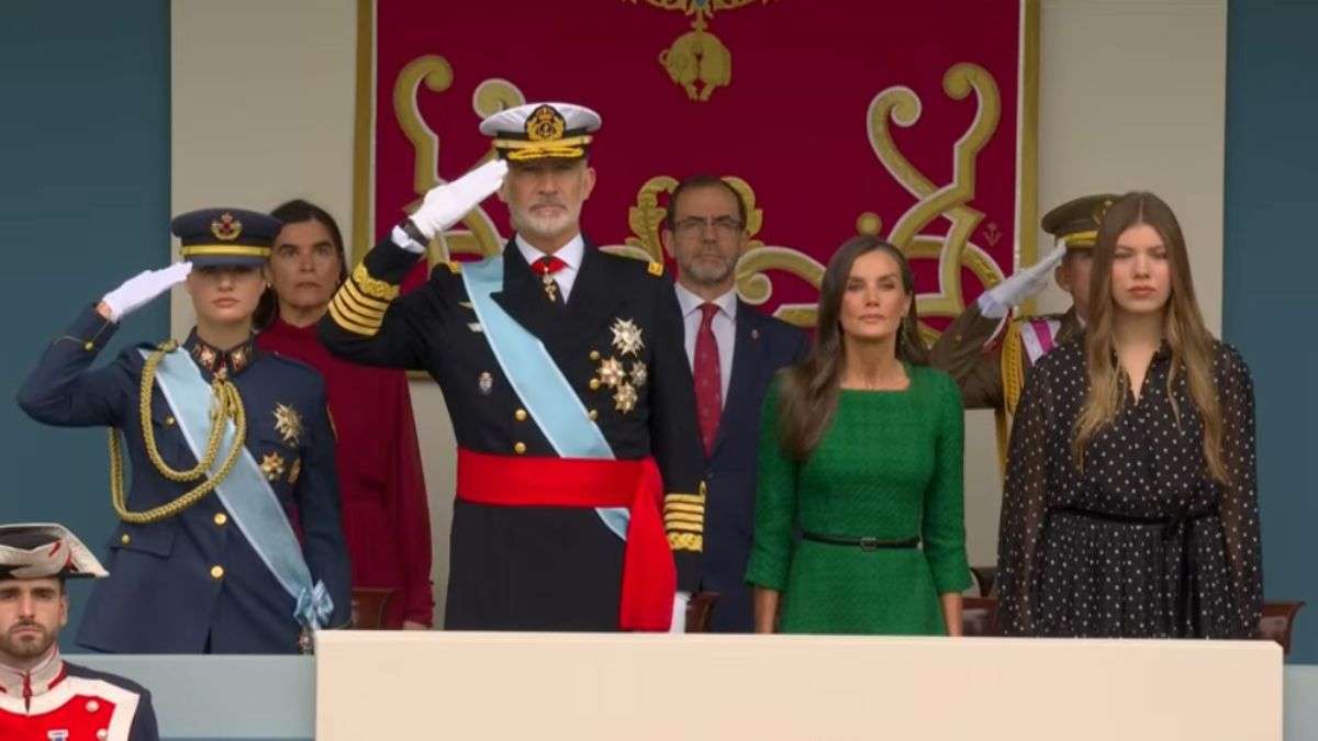 El look de la reina Letizia y sus hijas el día de la Hispanidad y la  importancia del debut de la infanta Sofía | Vozpópuli