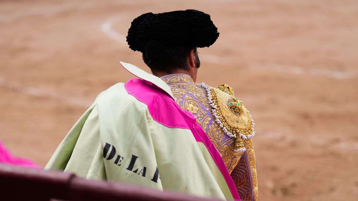 Morante se 'corta la coleta' tras dos orejas y Puerta Grande en Las Ventas