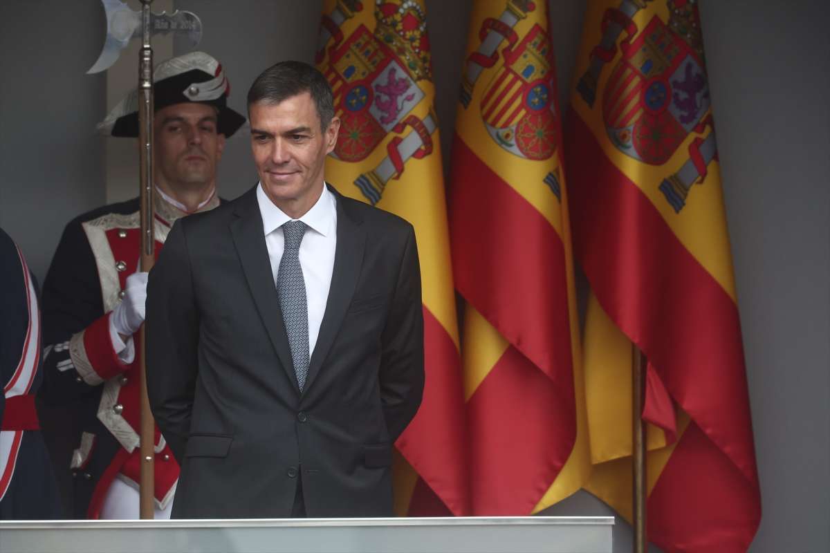 Espantada de Sánchez en la Fiesta Nacional, la excusa del fiscal general y los abucheos de siempre