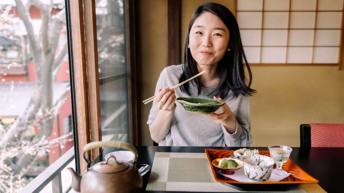 El alimento que comen las japonesas para adelgazar, aliviar los síntomas de la menopausia y vivir más años
