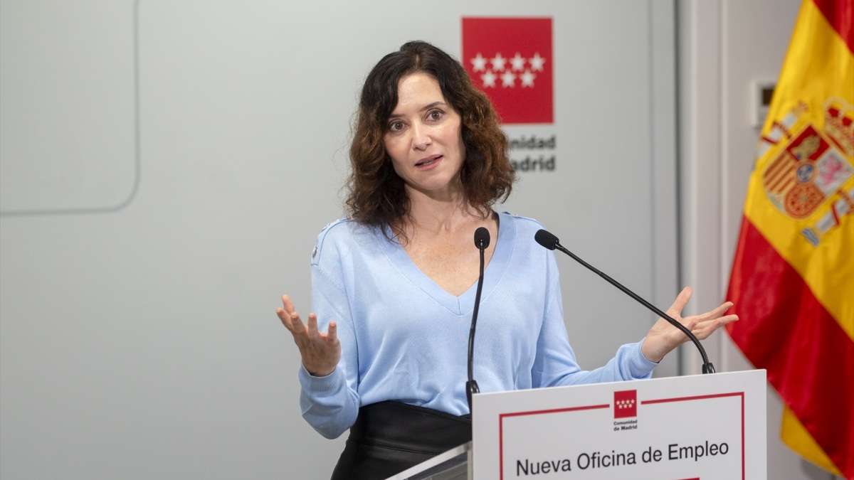 Ayuso carga contra Sánchez por la subida de la cuota de autónomos y le acusa de “querer acabar” con ellos