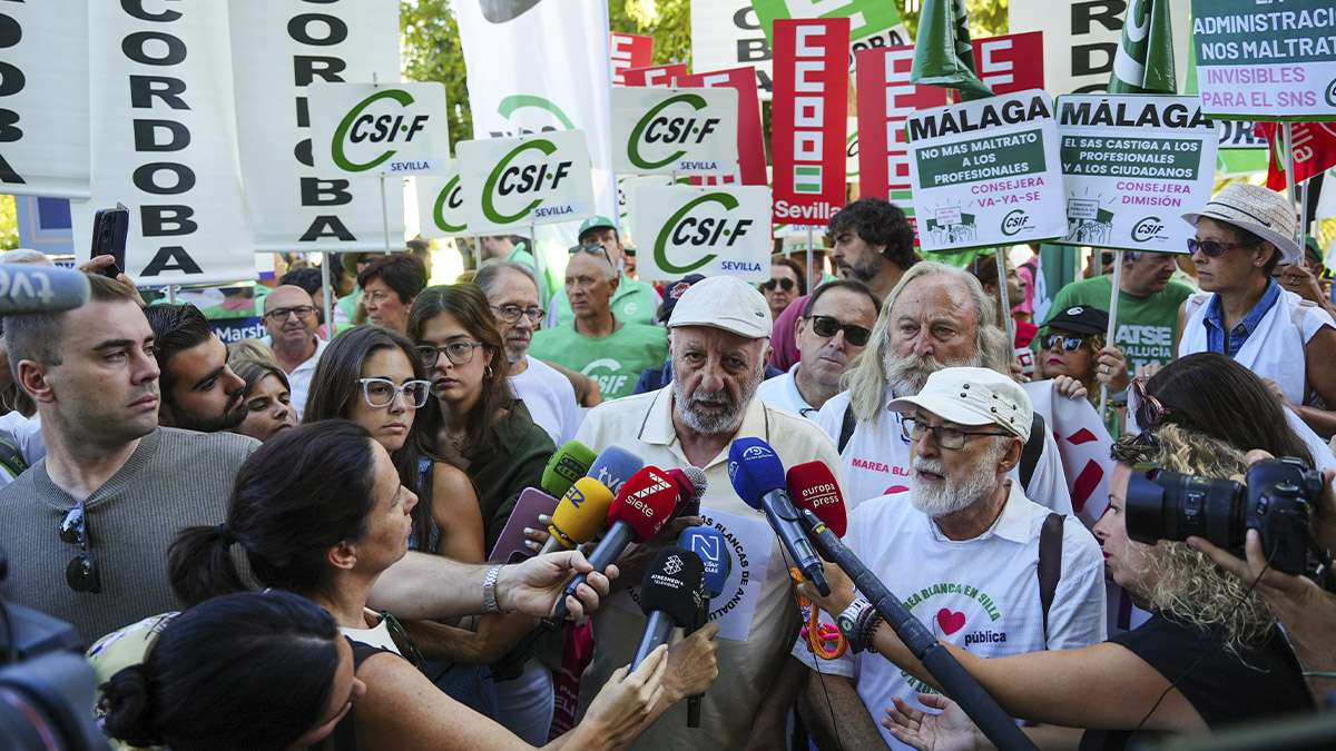 El líder de la marea sanitaria contra Moreno Bonilla fue alto cargo del PSOE e imputado por fraude