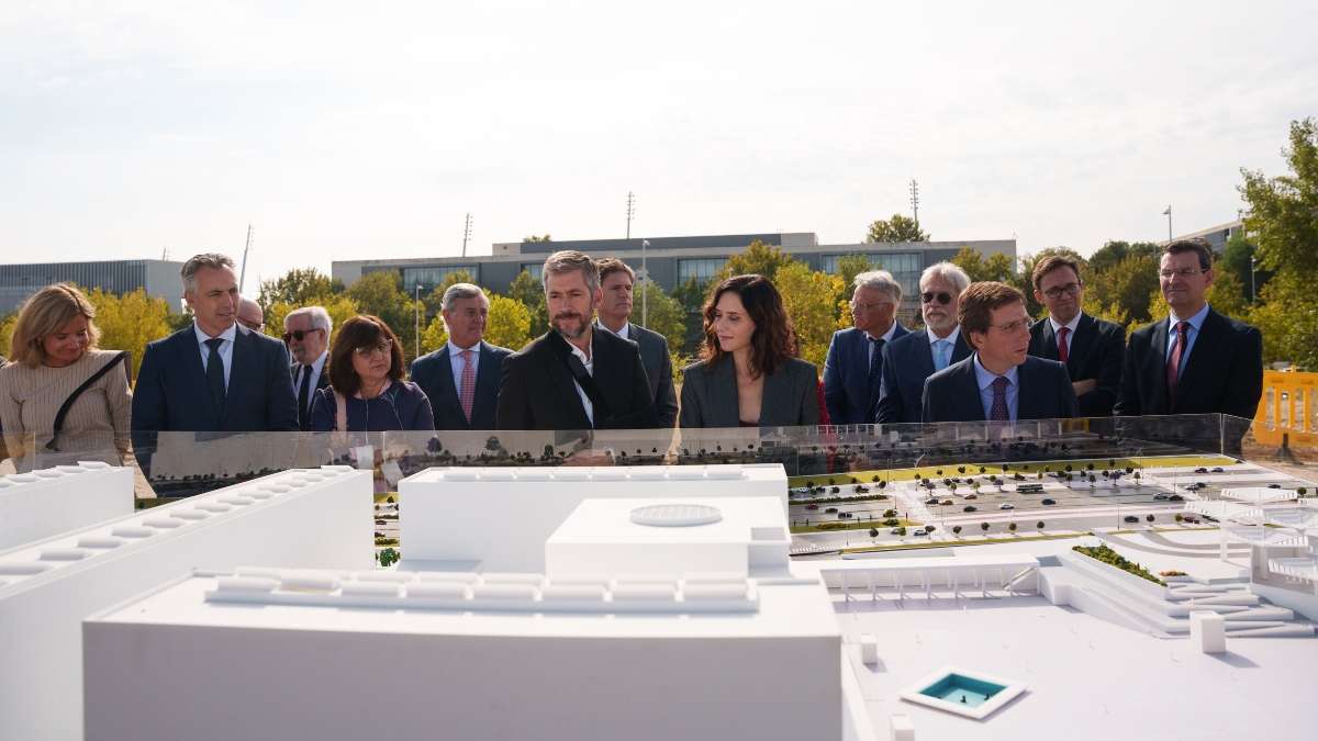 Ayuso pone la primera piedra de la Ciudad de la Justicia, que estará lista a principios de 2029