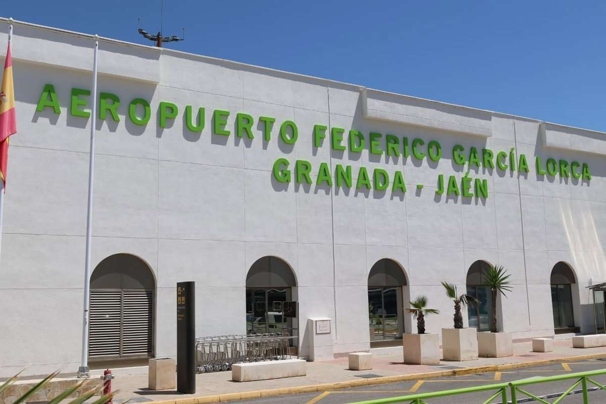 Jaén, en el punto de mira de Granada por desentenderse del aeropuerto que lleva su nombre