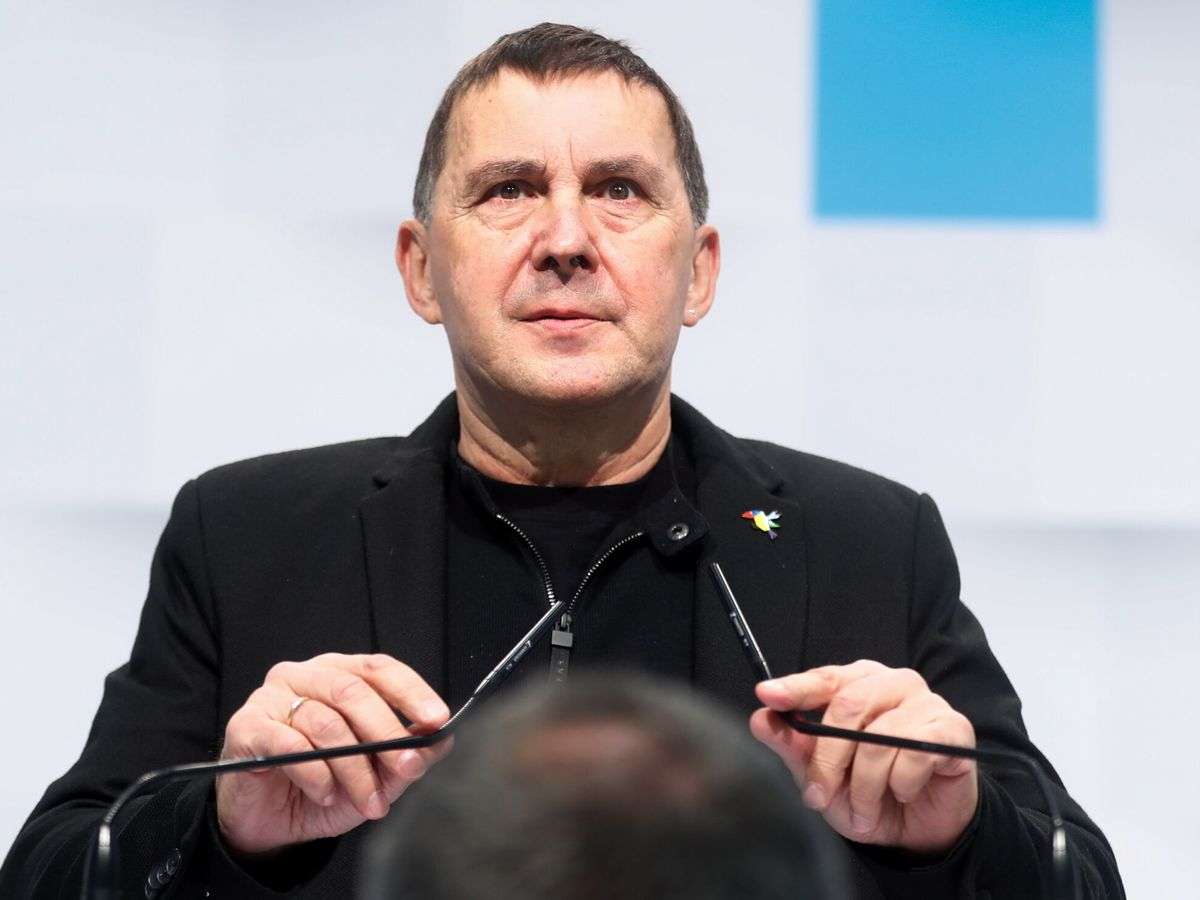 Otegi se erige en defensor de Santos Cerdán y que “está pagando” por los pactos del PSOE con Bildu