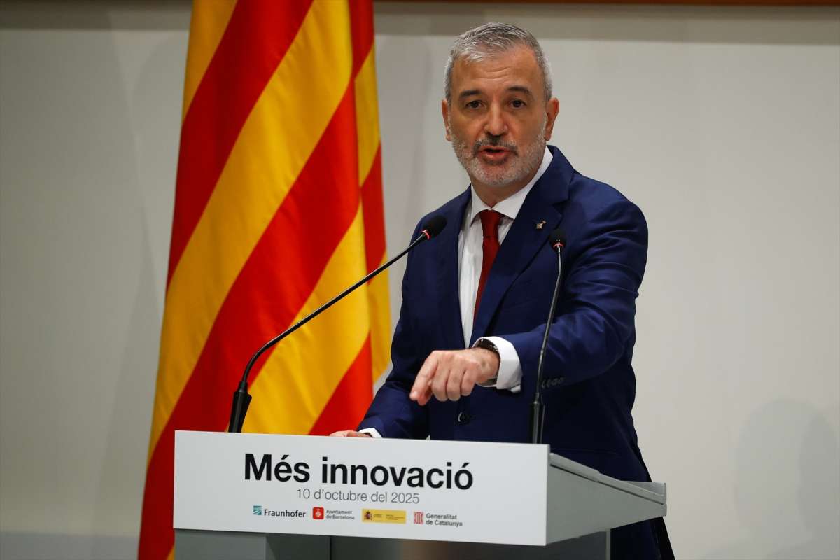 Collboni asume la Barcelona de sus socios para desencallar las cuentas: más catalán y menos turistas