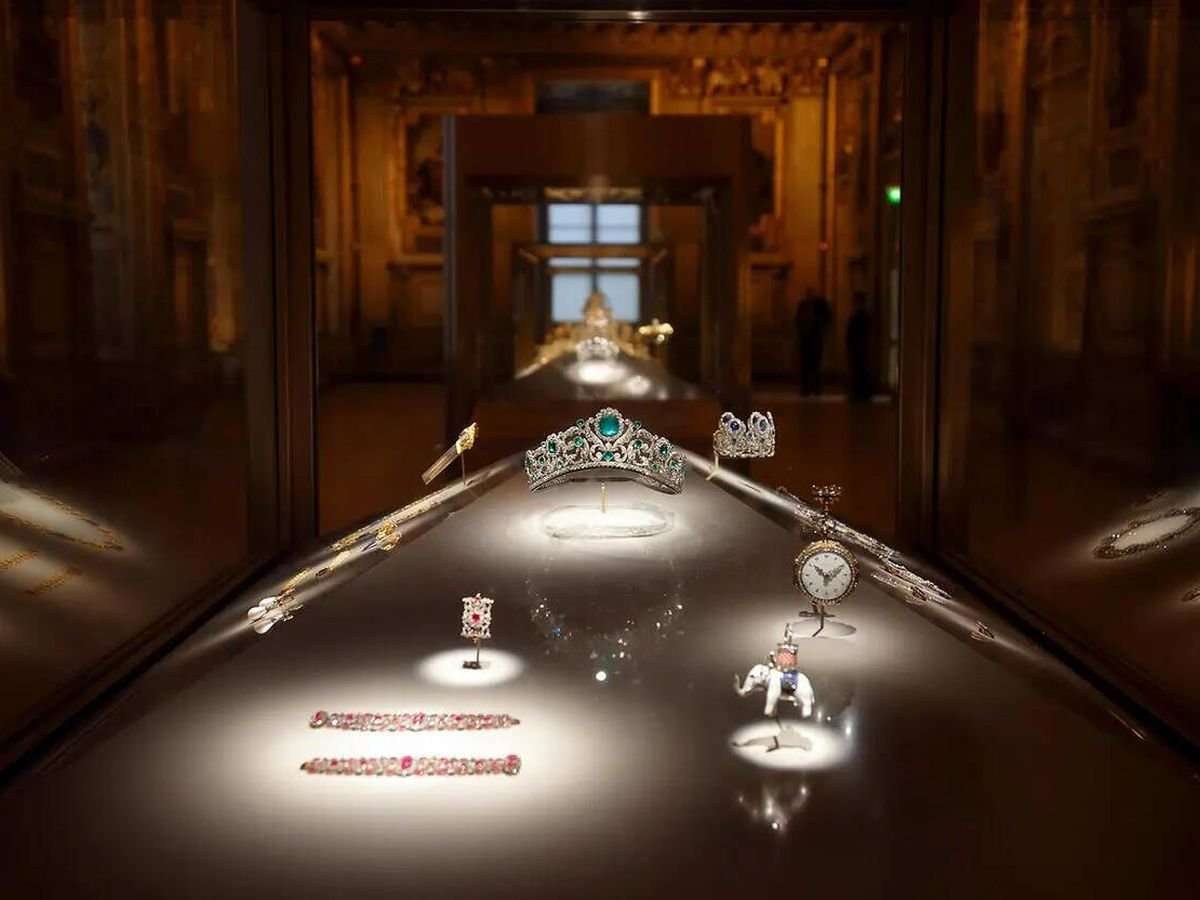 Joyas de la Corona de la Galería Apolo del Museo del Louvre de París