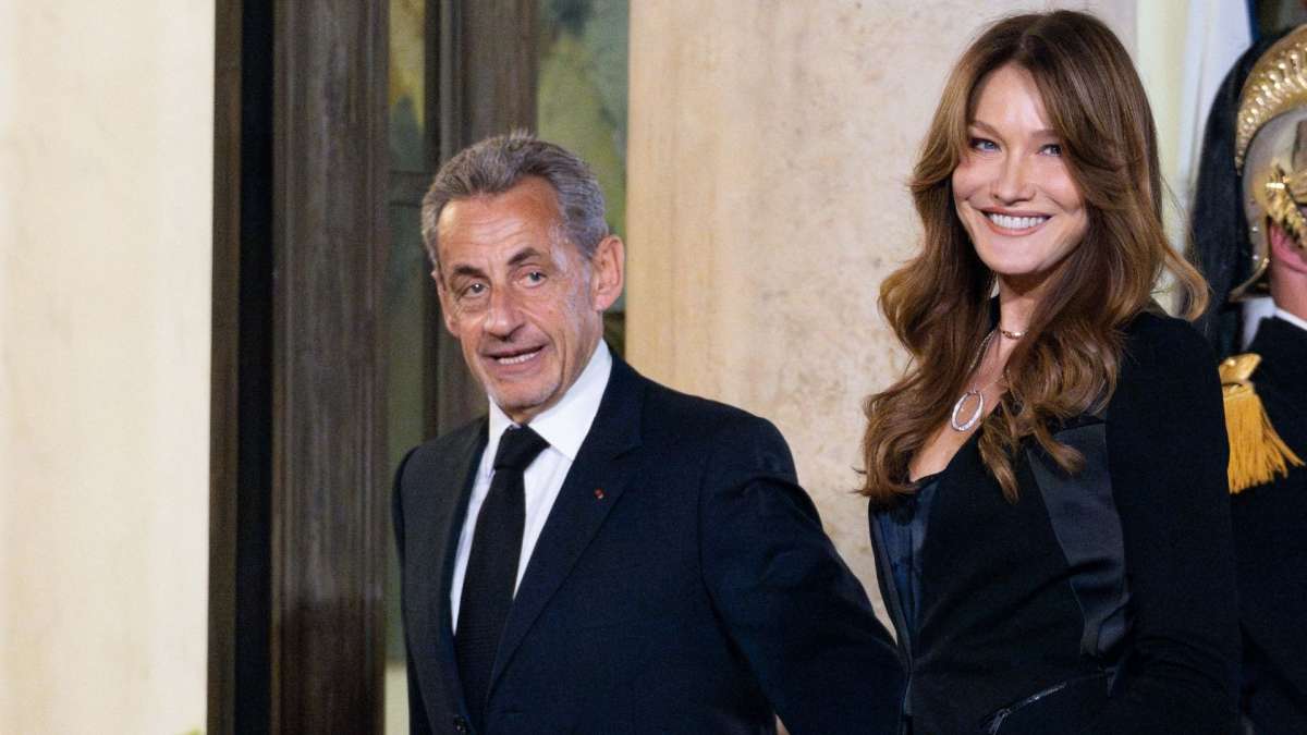 Las emotivas palabras de Carla Bruni a Sarkozy horas antes de entrar en prisión y el acto convocado por sus hijos