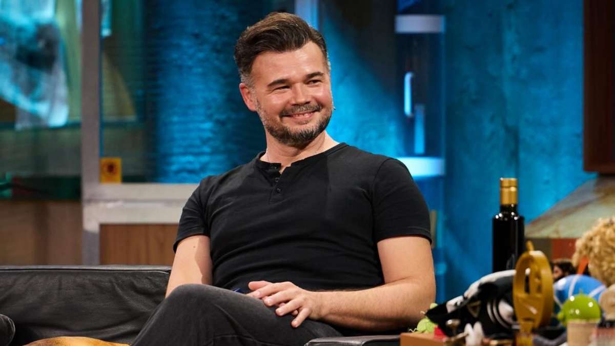 Gabriel Rufián confiesa en ‘La Revuelta’ la historia de su baile viral con Ester Expósito y habla de su vida sexual