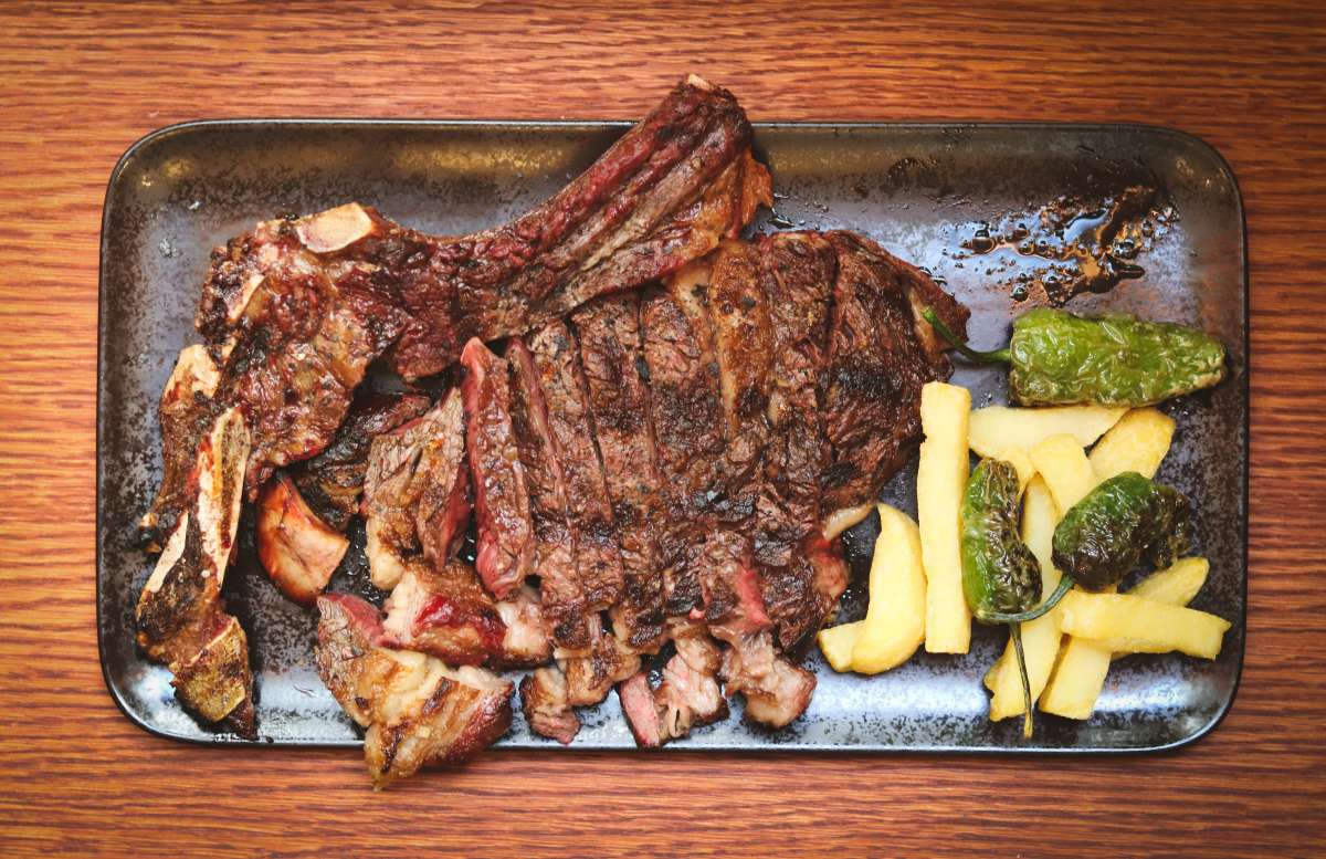 Nuevo rincón asturiano en la Plaza de España (Madrid): menú del día con cachopo, pulpo y postre por 19 euros