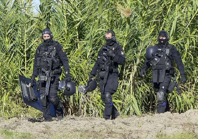 Pistolas contra fusiles, la inferioridad de los agentes contra el narco: “Ellos tienen chalecos, nosotros no”