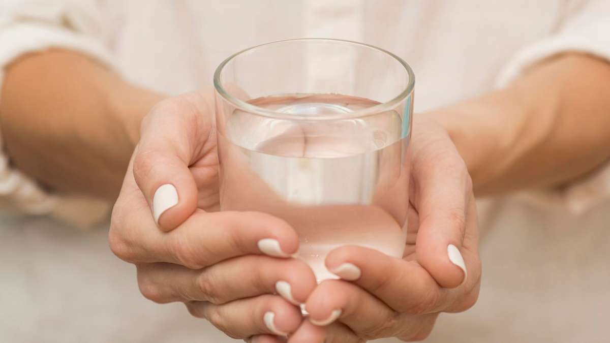 En las redes sociales se ha popularizado el consumo de agua de mar