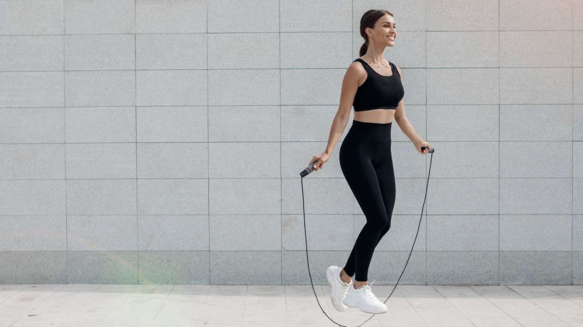 Saltar a la comba es uno de los ejercicios que más calorías quema
