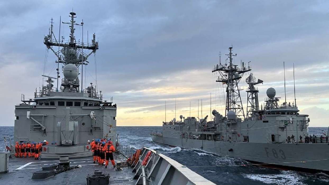 Fragatas de la Armada en el MAR-26 - AE