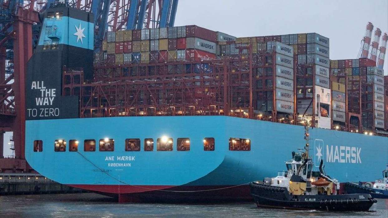 Un buque de Maersk en el puerto de Hamburgo - EP