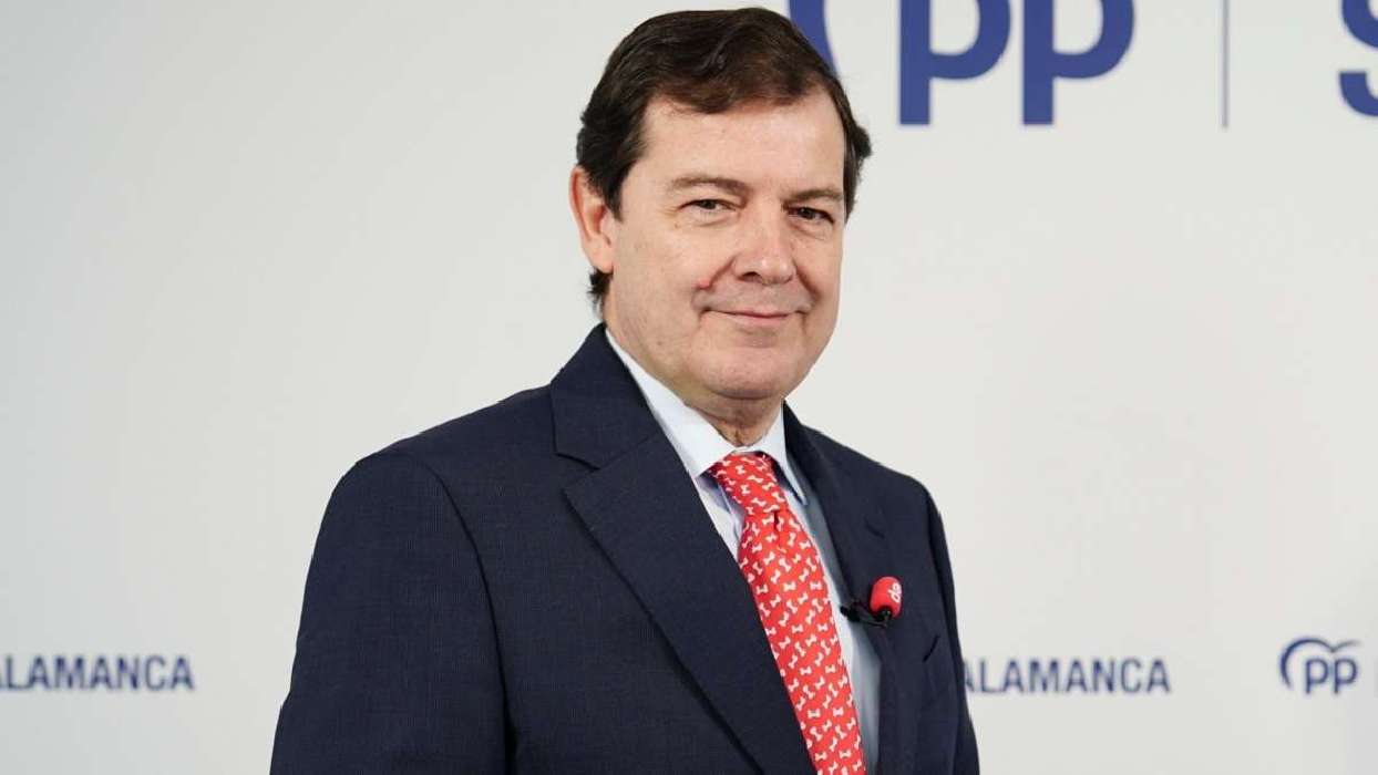 Así es Alfonso Fernández Mañueco: su mujer e hijas, una tragedia familiar,  su pasado futbolístico y sus propiedades | Vozpópuli