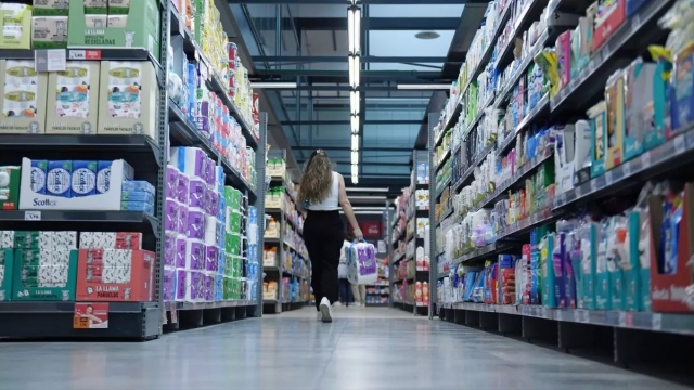 Los supermercados instan al Gobierno a aclarar ya si mantendrá la rebaja del IVA a partir de julio