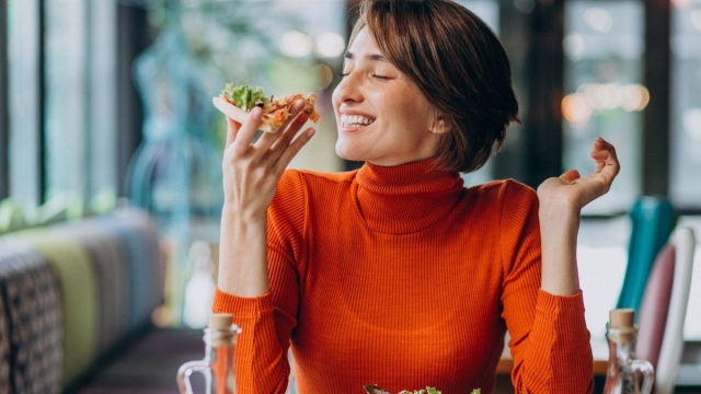 Liberan endorfinas y ayudan a reducir el estrés: los cinco alimentos para ser feliz