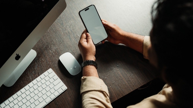 Gophering: así es la tendencia de algunos para ligar en redes de la que debes huir