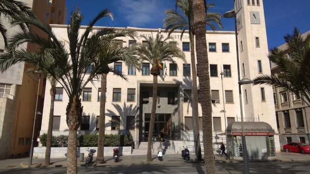 Condenan a una mujer a 17 años de cárcel por vender a su hija para saldar una deuda