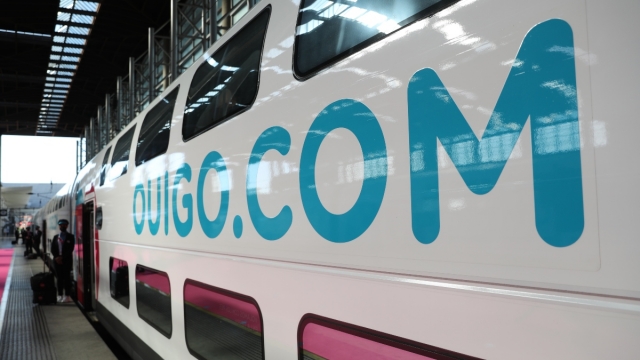 Renfe da la espalda al taxi mientras Iryo y Ouigo ofrecen descuentos en los trayectos a sus trenes