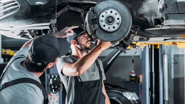 Los talleres hicieron el 'agosto' en 2021 por la escasez de ventas de coches