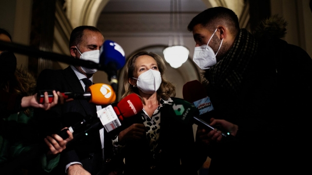 El PSOE promete reforzar el uso social de las viviendas de Sareb para calmar a Podemos