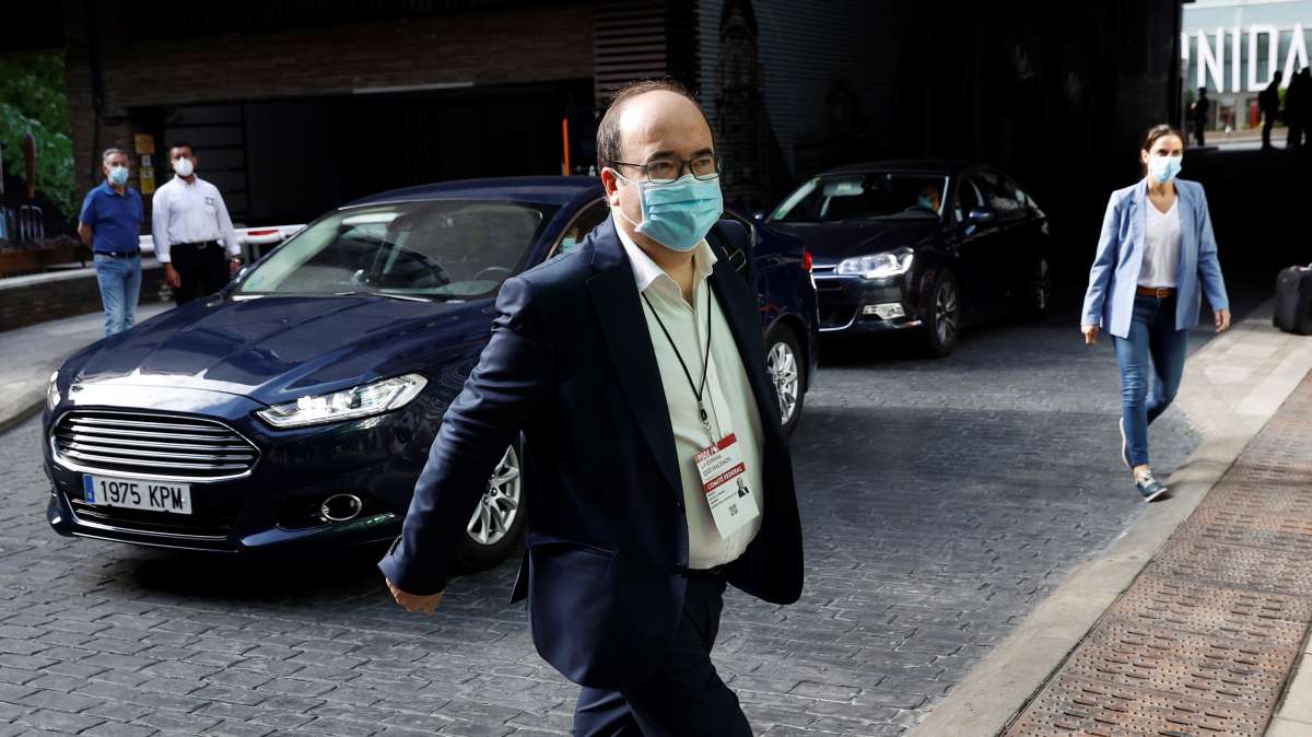 El  ministro de Política Territorial y Función Pública de España, Miquel Iceta, a su llegada a la reunión del Comité Federal del PSOE. - EFE