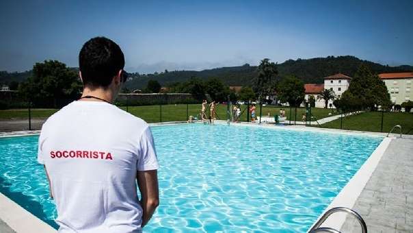 El drama de las socorristas en Madrid: peligran 300 piscinas por falta de personal