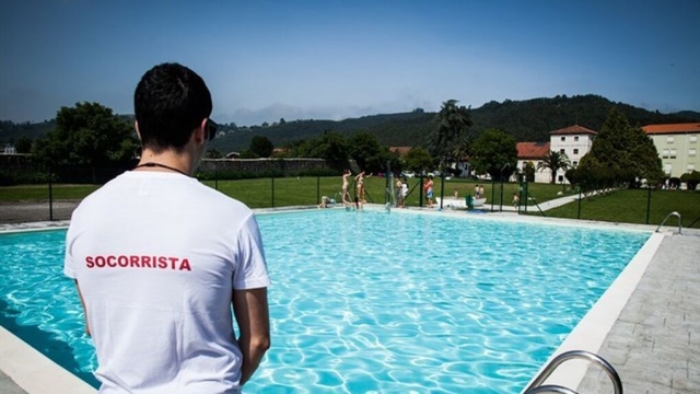 El drama de las socorristas en Madrid: peligran 300 piscinas por falta de personal