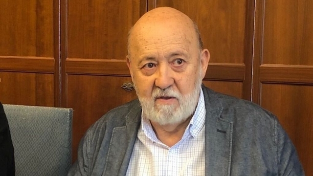 Tezanos y la fea costumbre de reírse en la cara de los españoles