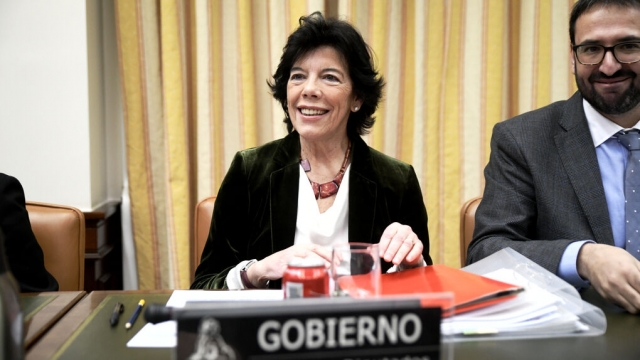 El Gobierno y las comunidades acuerdan abrir los colegios en julio para clases de refuerzo