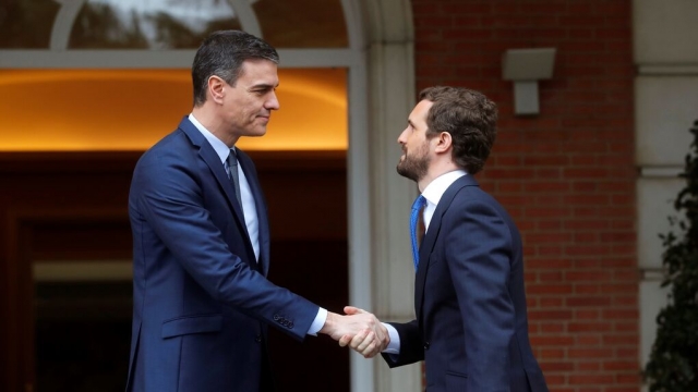 Pablo Casado y Pedro Sánchez negocian reunirse aplazar su reunión a la próxima semana