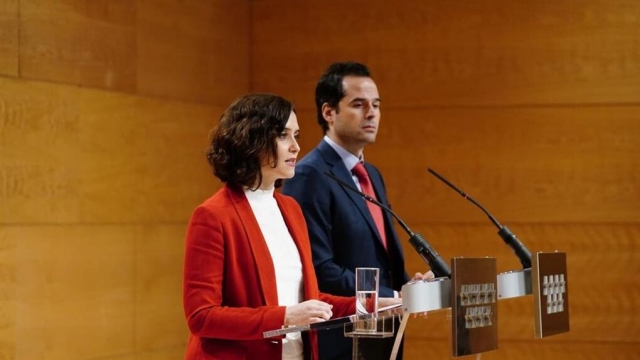 Ayuso rechaza la propuesta de Aguado para que los padres salgan con los niños