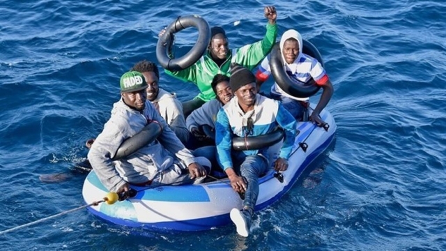 El Gobierno anuncia un plan de choque de acogida a los migrantes que llegan en patera