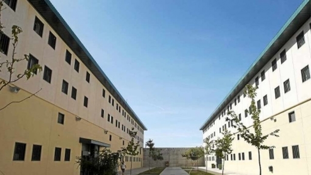 Un preso agrede a un funcionario jefe de servicio en la cárcel de Estremera