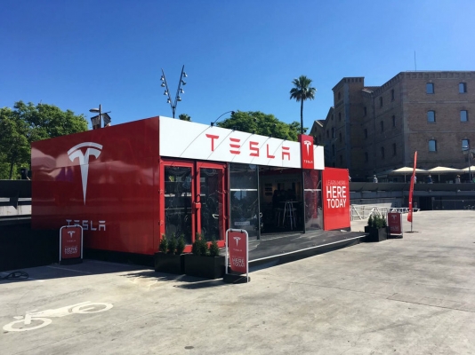 Tesla inaugura su primer concesionario en Barcelona