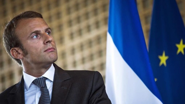 El ejemplo de Brigitte: puñetazos para la sucesión de un Macron grogui